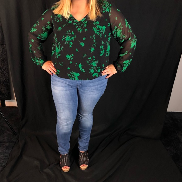 Torrid Floral print Chiffon Crossback blouse - Picture 2 of 7